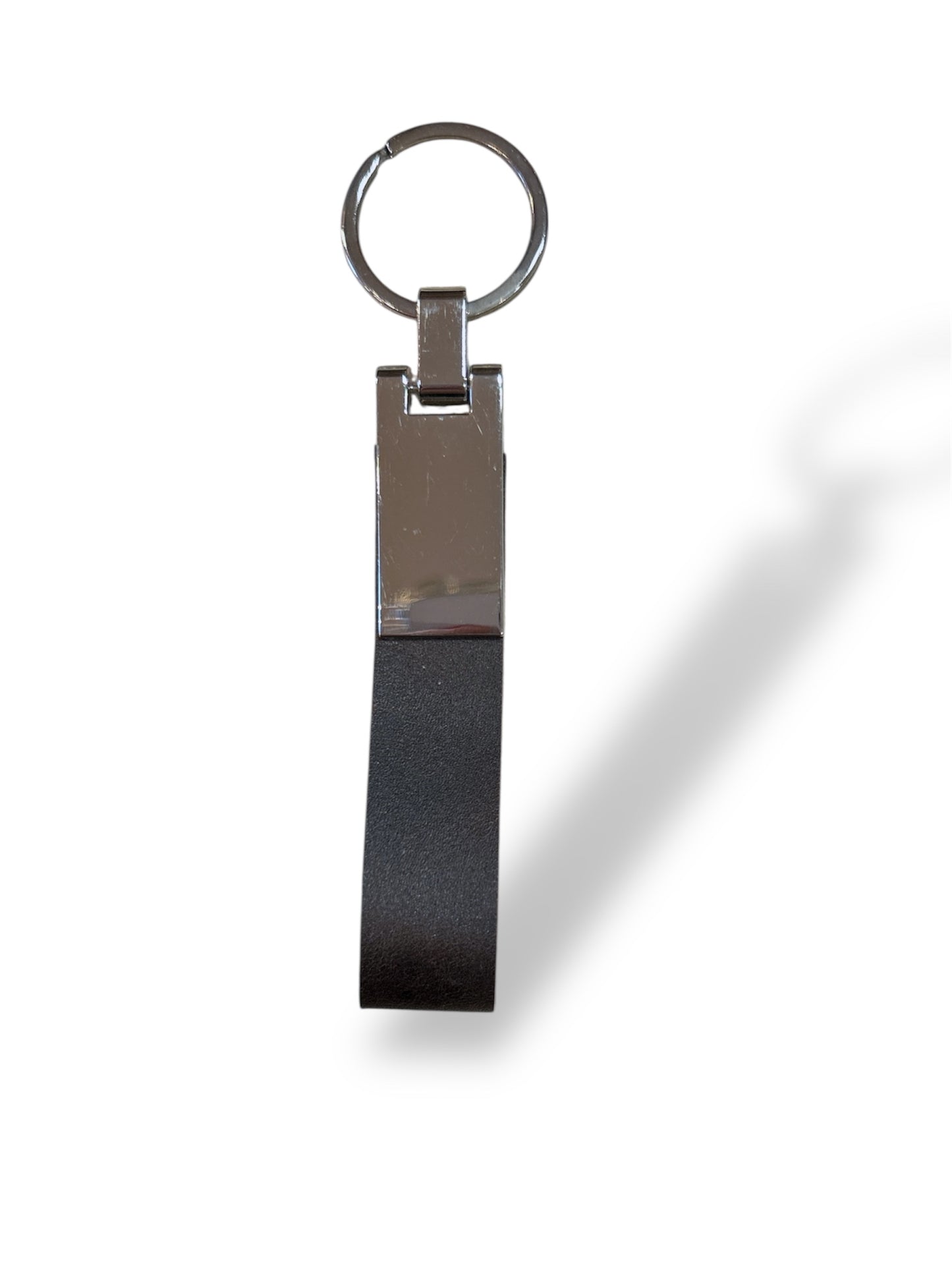 Llavero de cuero y metal color negro