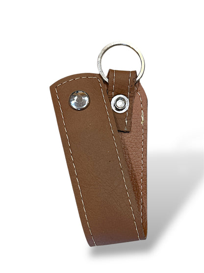 Llavero de cuero marron tabaco con argolla.