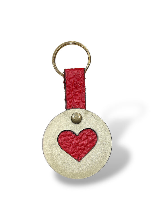 Llavero de cuero corazón.