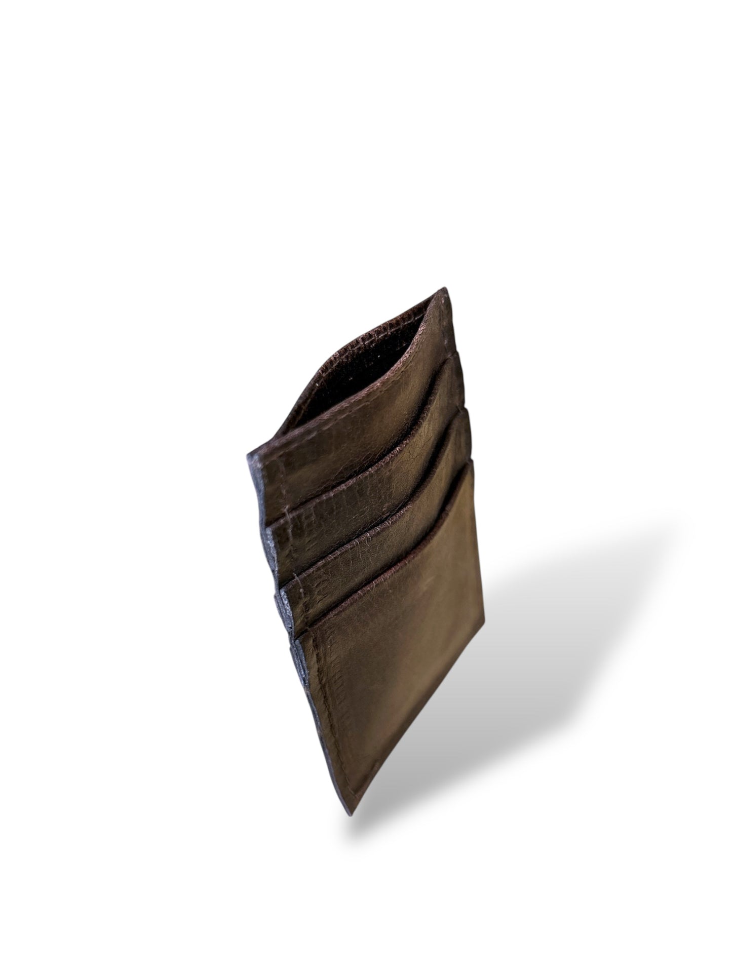 Tarjetero de cuero marrón liso