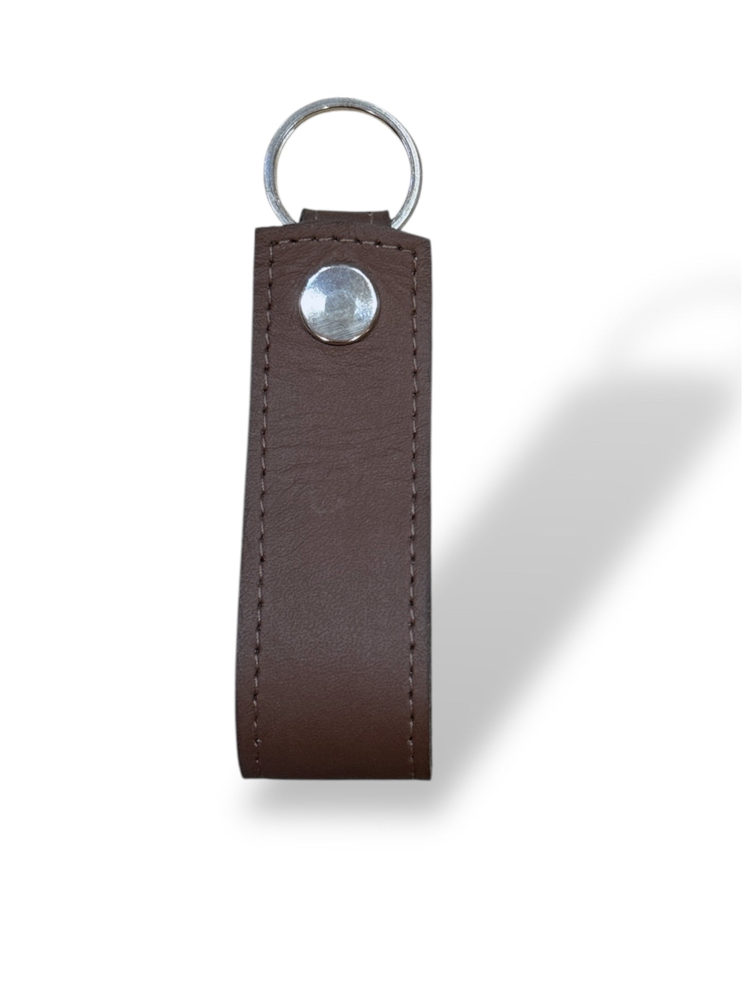 Llavero de cuero marrón con argolla