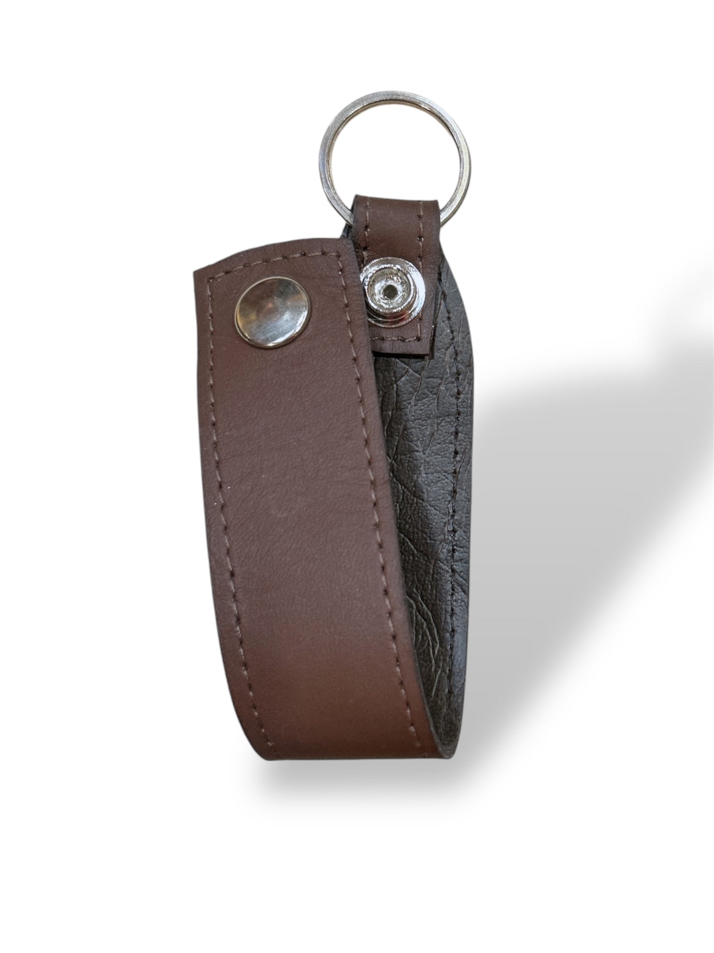 Llavero de cuero marrón con argolla