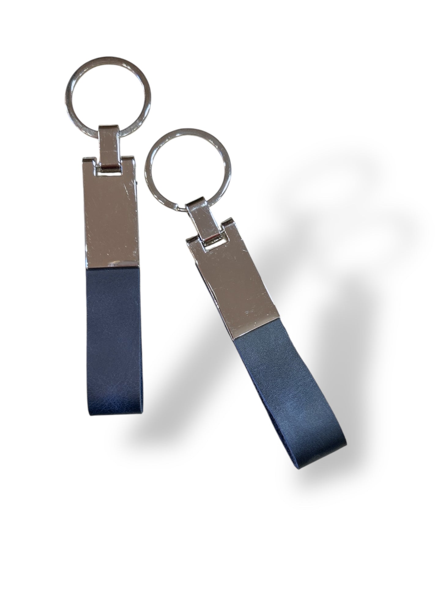 Llavero de cuero y metal color azul