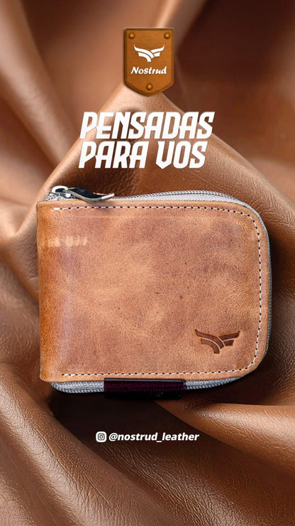 Billetera con cierre en cuero azul salvaje